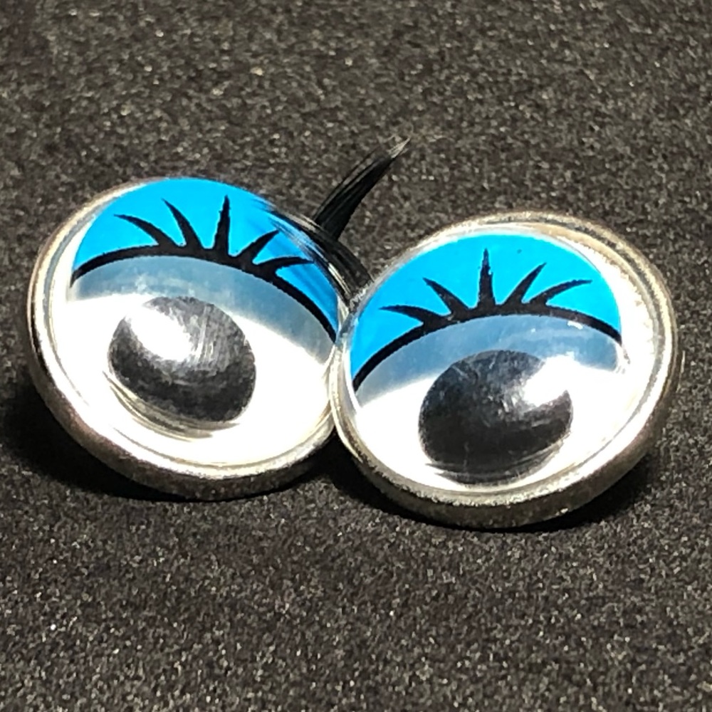 Eye earrings